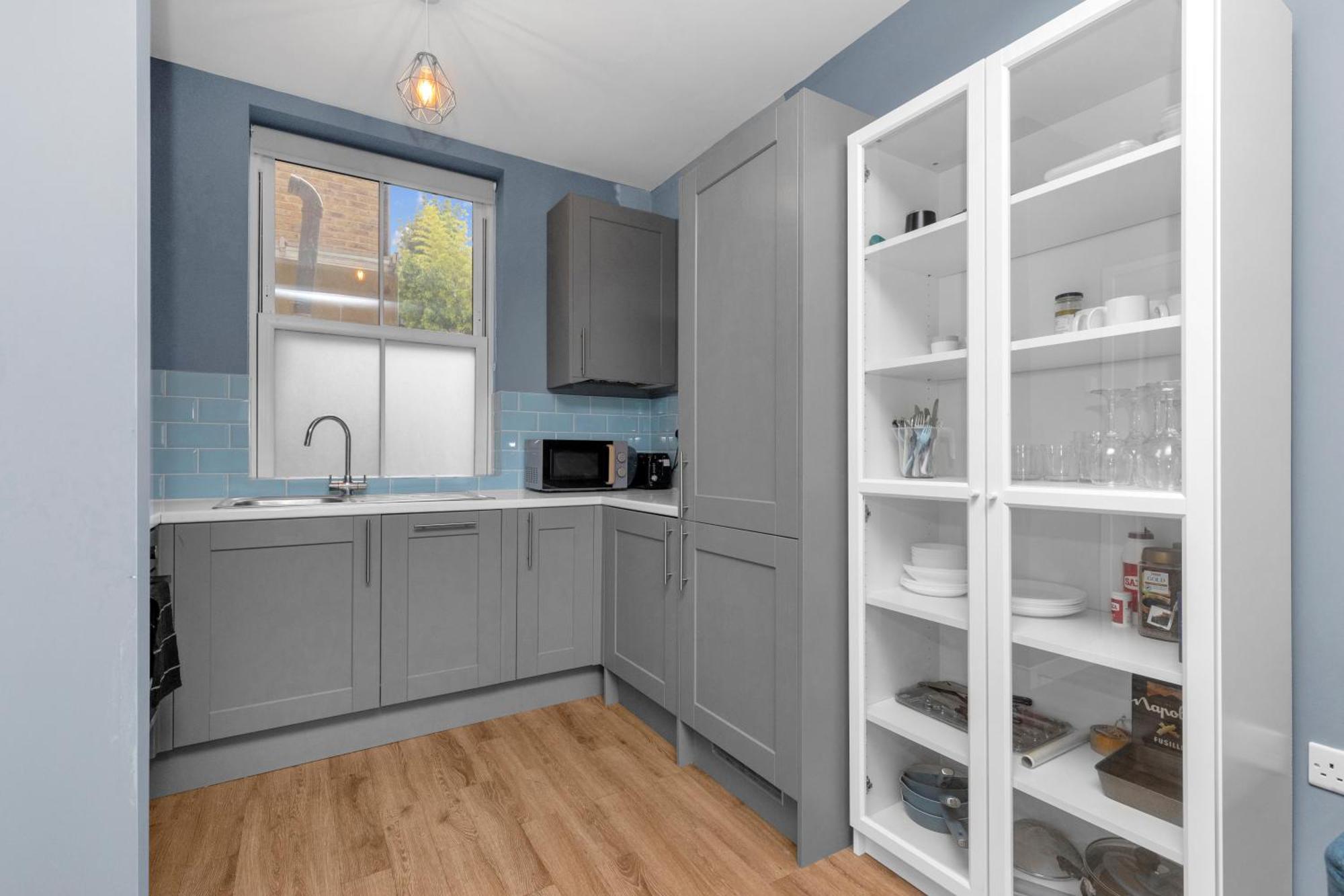 Kensington Home With Private Bathroom & Garden 런던 외부 사진